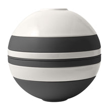 Villeroy & Boch Dinnerware Set La Boule Black / White 7-piece / 2 persons - 2 bowls, 2 dishes, 2 universal plates and 1 serving dish