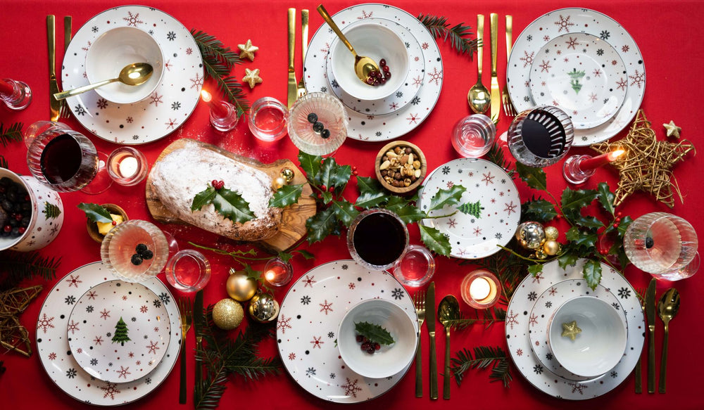Cookinglife Christmas Dinnerware Set Red - Porcelain - 18-piece / 6 persons - 6 dinner plates, 6 breakfast plates & 6 bowls