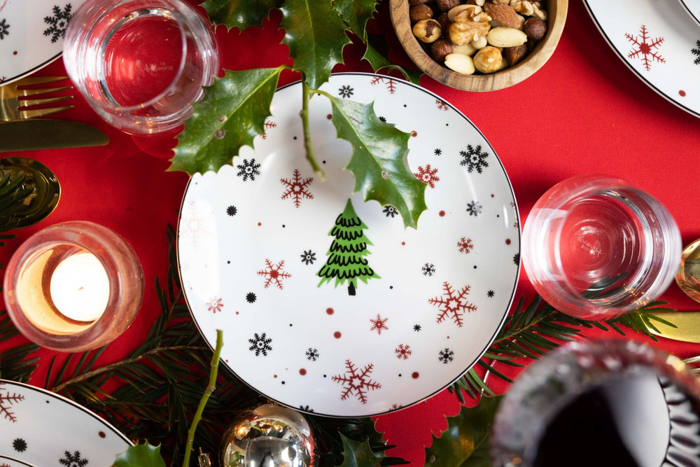 Cookinglife Christmas Dinnerware Set Red - Porcelain - 18-piece / 6 persons - 6 dinner plates, 6 breakfast plates & 6 bowls