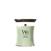 WoodWick Scented Candle Medium Matcha Zest - 11 cm / ø 10 cm - Scented Candle in Glass - Wooden Wick