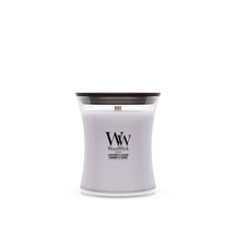 WoodWick Vela Aromática Mediana Lavanda & Cedro - 11 cm / ø 10 cm - Vela Aromática en Vidrio - Mecha de Madera
