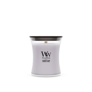 WoodWick Scented Candle Medium Lavender & Cedar - 11 cm / ø 10 cm - Scented Candle in Glass - Wooden Wick