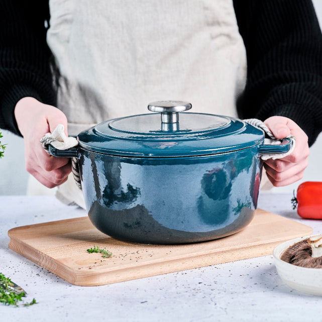 Ceramic, stainless steel or both: which coating suits how you cook?
