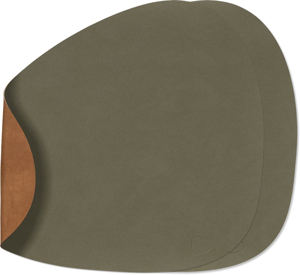 LIND DNA Manteles Individuales Nupo - Cuero - Verde Militar / Natural - Curvado - reversible - 44 x 37 cm - 2 Piezas