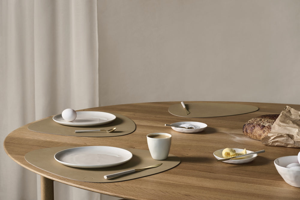 LIND DNA Placemats Nupo - Leather - Khaki - Curved - 44 x 37 cm - 2 Pieces