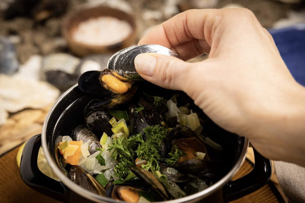 Set de mejillones - Olla para mejillones ø 24 cm (Inducción) con platos para mejillones & cubiertos Anovi - 2 personas