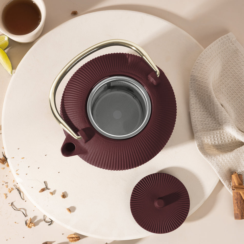BerlingerHaus Tetera con Filtro de Acero Inoxidable - Hierro Fundido Mate Burdeos - 1 Litro