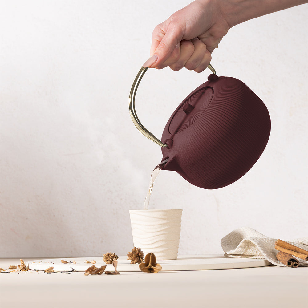 BerlingerHaus Tetera con Filtro de Acero Inoxidable - Hierro Fundido Mate Burdeos - 1 Litro
