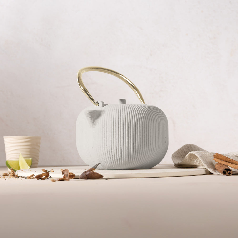 BerlingerHaus Teapot with Stainless Steel Filter - Cast Iron Matte Cream - 1 Liter