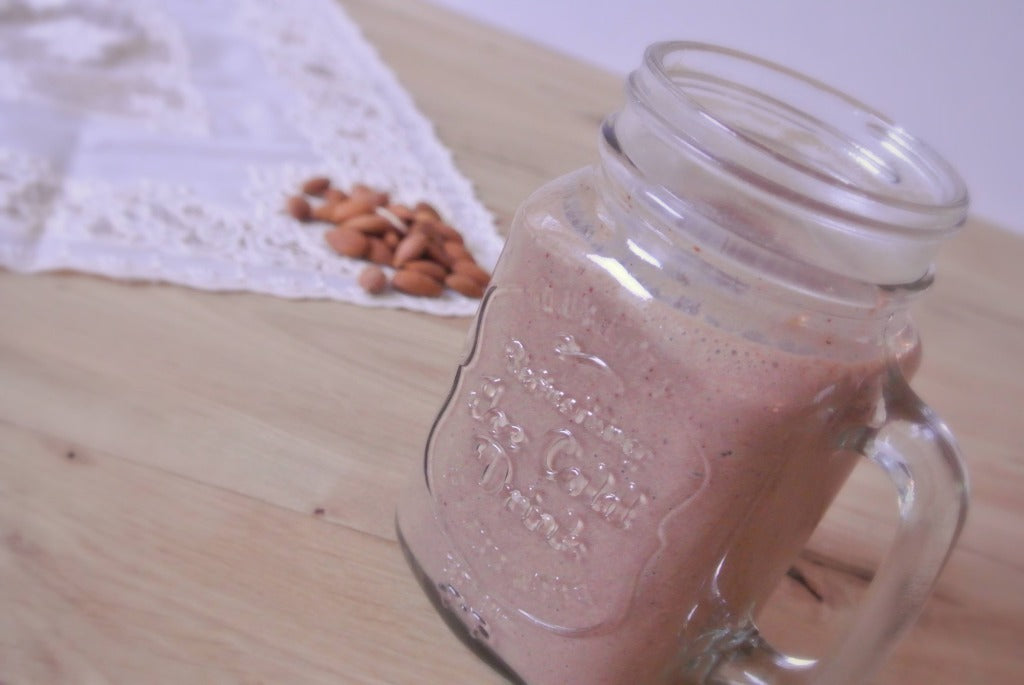 A creamy chocolate smoothie ready in no time