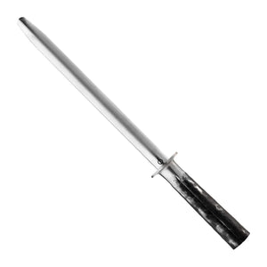 Forged Aanzetstaal Brute Intense 26 cm met stalen heft, vrijstaand op witte achtergrond