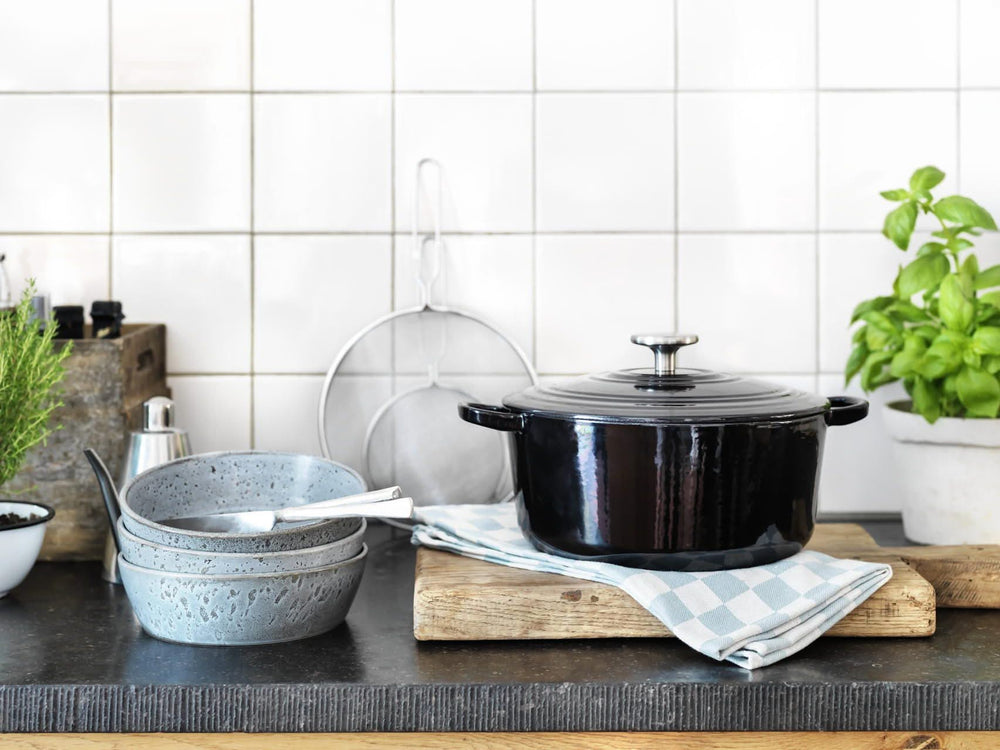 BK Casserole Bourgogne Jet Black Cast Iron ø 24 cm / 4.2 liter - Enamelled Non-Stick Coating