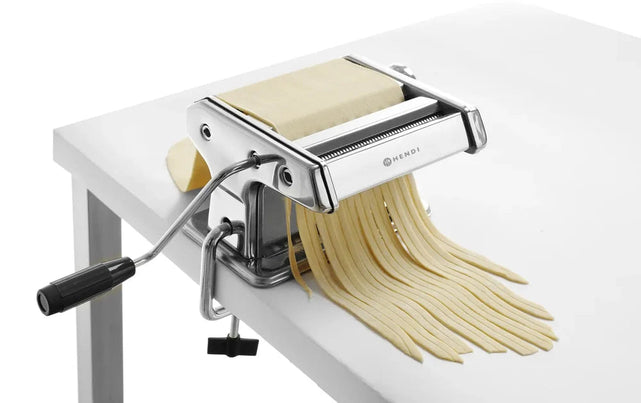Shaping: tagliatelle, pappardelle or ravioli