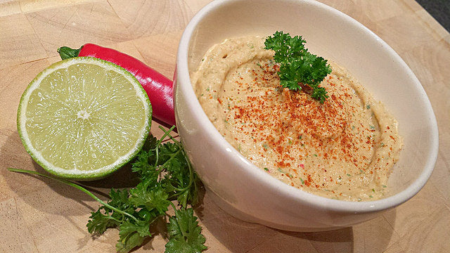 Creamy homemade hummus in no time