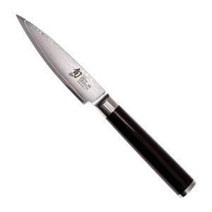 Kai Officemes Shun Classic 9 cm damaststaal met zwart heft, vrijstaand op witte achtergrond