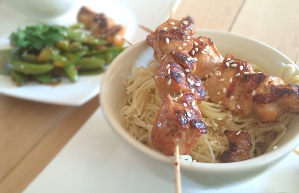 Juicy chicken skewers with soba noodles and crunchy sweet-and-sour vegetables