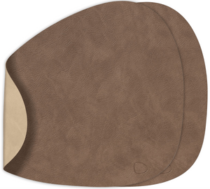 LIND DNA Manteles Individuales Nupo - Cuero - Marrón / Arena - reversible - Curvado - 44 x 37 cm - 2 Piezas