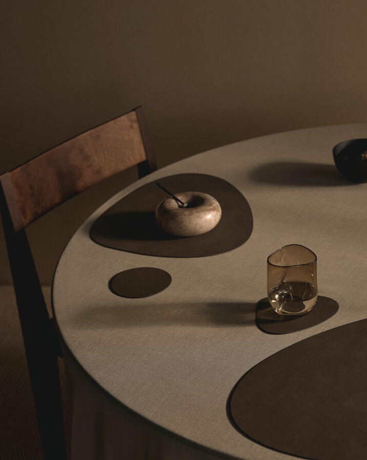 LIND DNA Placemats Nupo - Leather - Black - Curved - 44 x 37 cm - 2 pieces