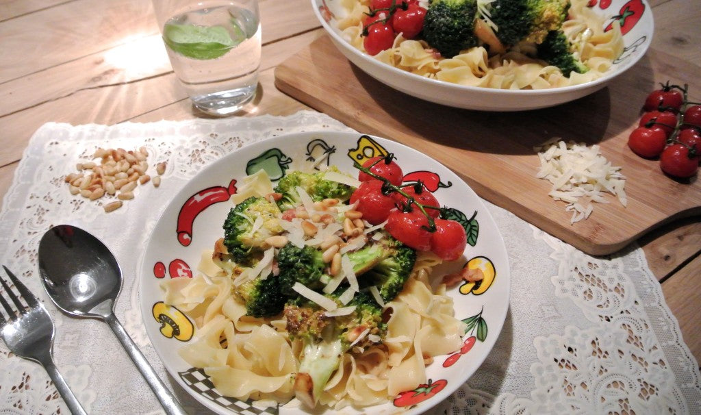Creamy pasta dish with broccoli, bacon and homemade mozzarella sauce