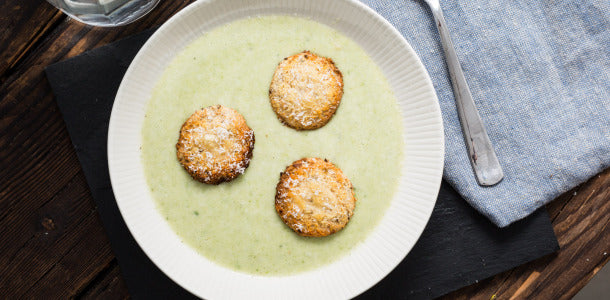 Creamy leek soup with golden-brown cheese croutons made from sourdough
