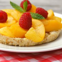 A fresh, healthy no-bake pie, full of summery peach and raspberry flavours.
