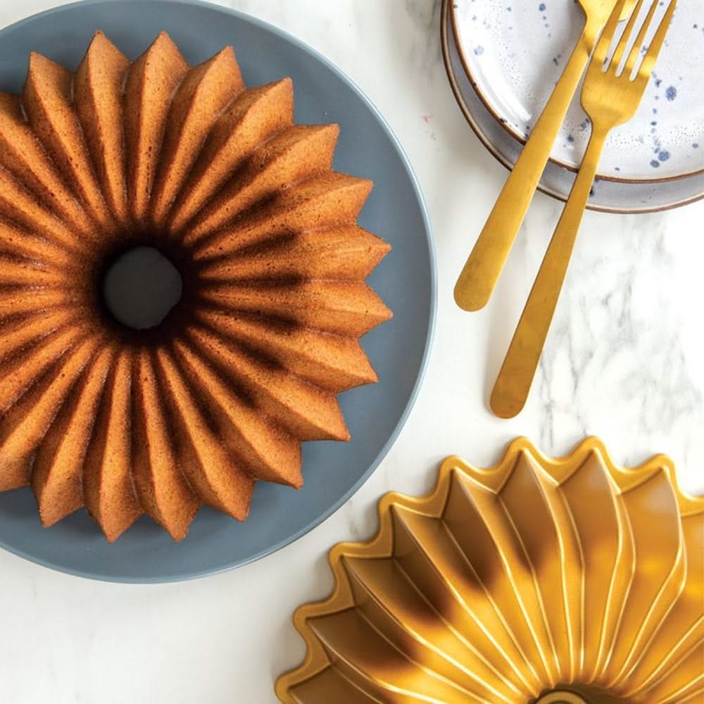 Nordic Ware Bundt Pan Brilliance Gold - Cast Aluminum - ø 26 cm