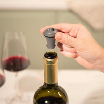 Vacu Vin Electric Wine Saver Vacuum Pump + 2 Caps