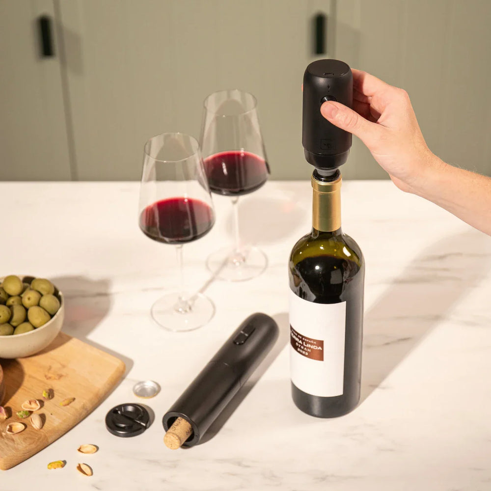 Vacu Vin Electric Wine Saver Vacuum Pump + 2 Caps