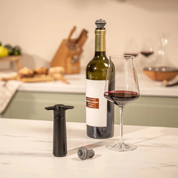 Vacu Vin Wine pump with 2 wine stoppers - Wine Saver - Black