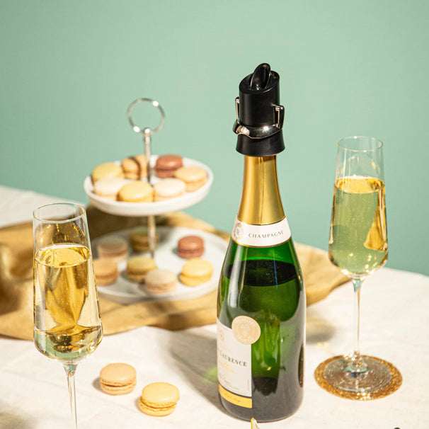 Vacu Vin Champagne Stopper and Pourer - Black