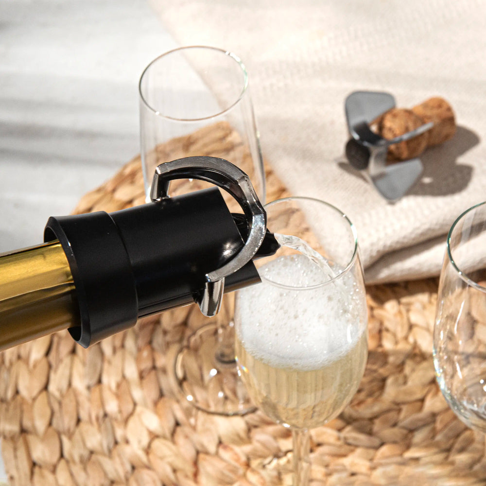 Vacu Vin Champagne Stopper and Pourer - Black
