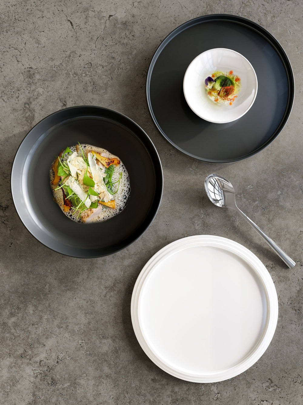Villeroy & Boch Dinnerware Set La Boule Black / White 7-piece / 2 persons - 2 bowls, 2 dishes, 2 universal plates and 1 serving dish