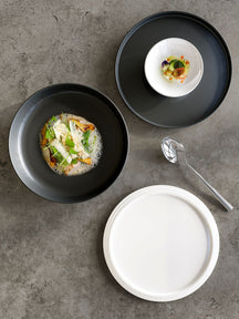 Villeroy & Boch Dinnerware Set La Boule Black / White 7-piece / 2 persons - 2 bowls, 2 dishes, 2 universal plates and 1 serving dish