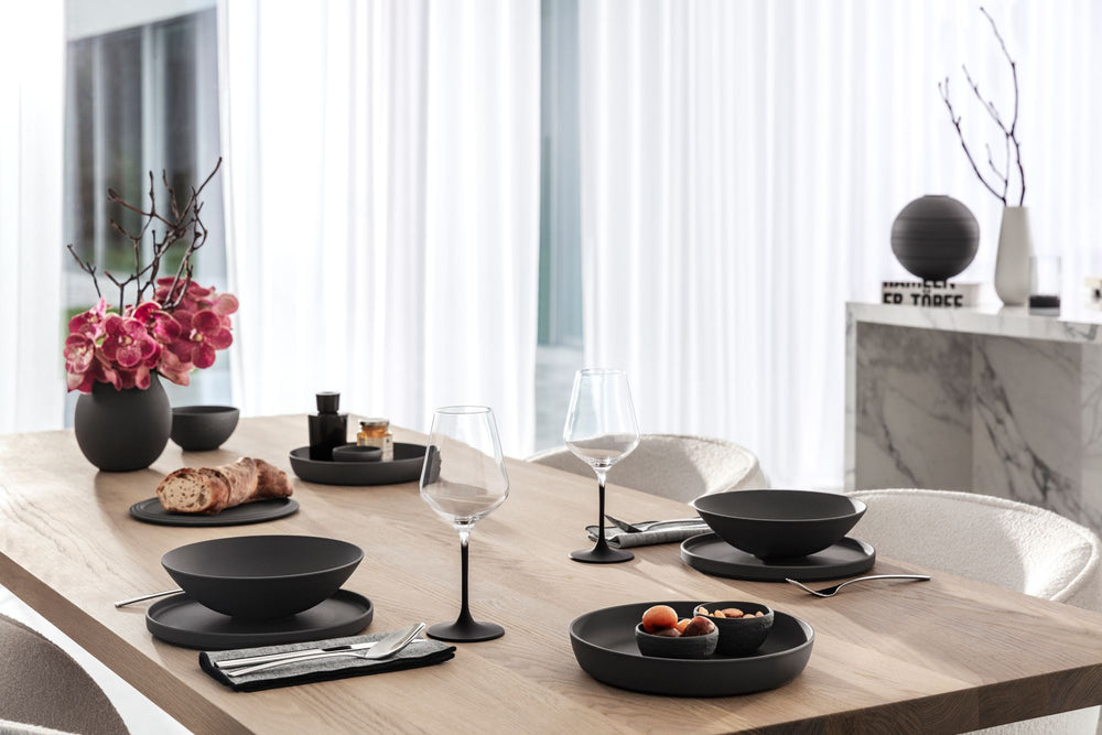 Villeroy & Boch Dinnerware Set La Boule Black 7-piece / 2 persons - 2 bowls, 2 dishes, 2 universal plates and 1 serving dish