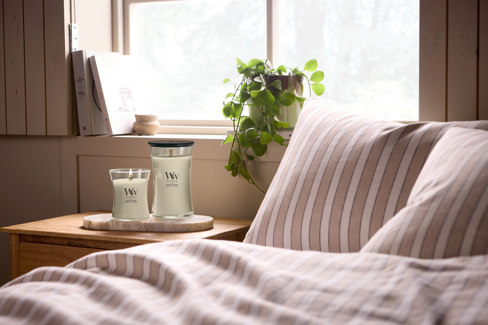 WoodWick Vela Aromática Mediana Patchouli Crème - 11 cm / ø 10 cm - Vela Aromática en Vidrio - Pabilo de Madera