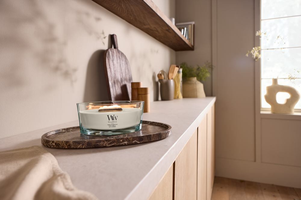 WoodWick Scented Candle Ellipse Tonka & Almond Milk - 9 cm / 19 cm - Scented Candle in Glass - Wooden Wick