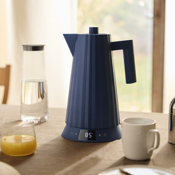 Alessi kettle Plissé con control de temperatura azul - 1.7 litros - 1850 W - Michele De Lucchi - MDL21 DAZ