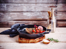 Alva Grill Pan/Grill Plate cast iron Nori ø 28 cm – enamelled non-stick coating – includes free leather handles – suitable for all heat sources