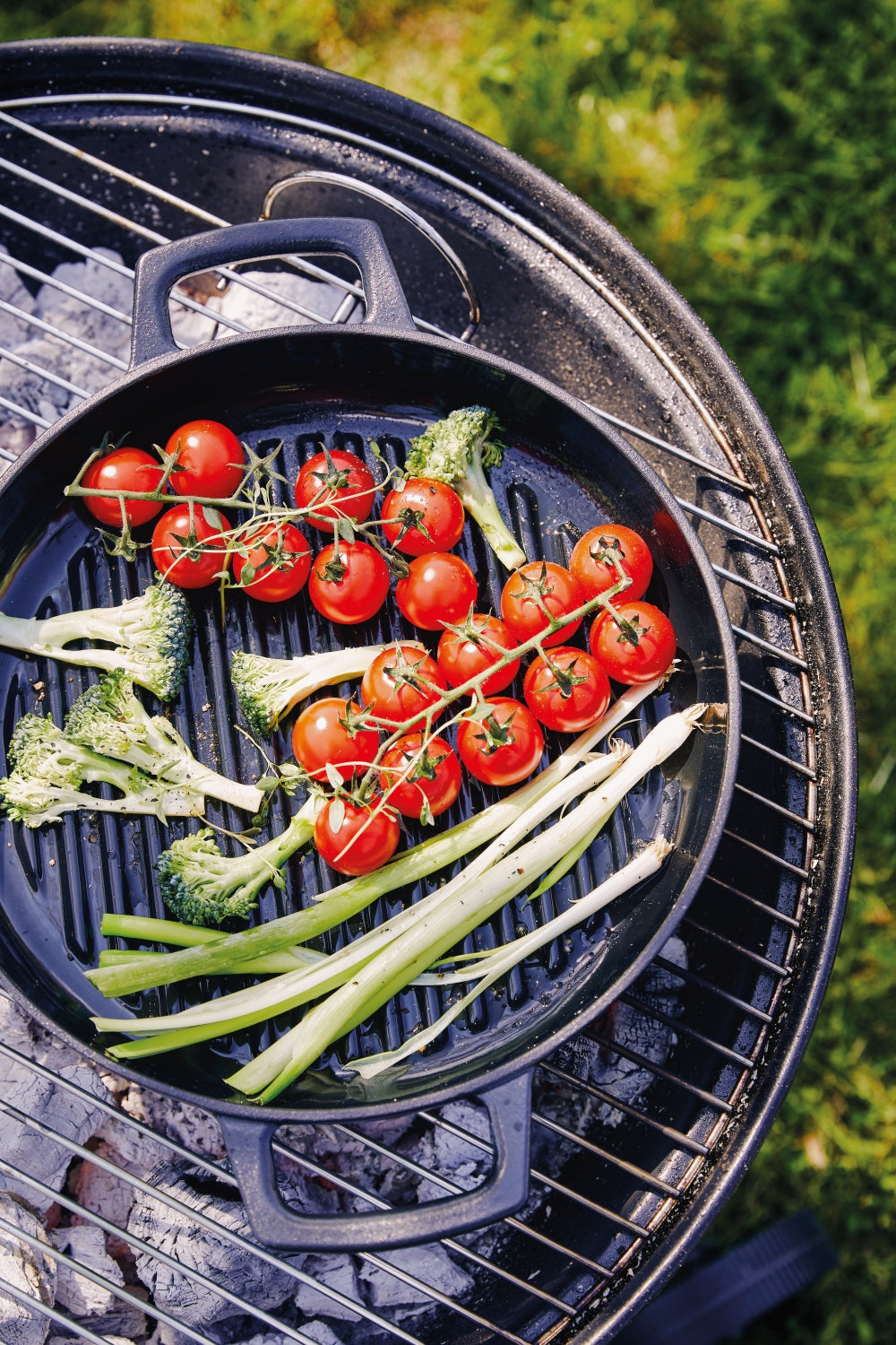 Alva Grill Pan/Grill Plate cast iron Nori ø 28 cm – enamelled non-stick coating – includes free leather handles – suitable for all heat sources