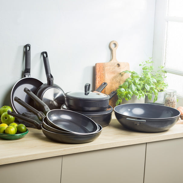 BK Sauté Pan with Lid Easy Induction Black ø 28 cm / 4.6 Litres - ceramic non-stick coating