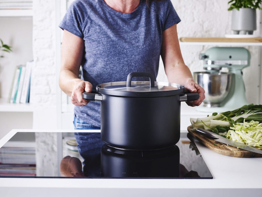 BK Soeppan Flow Cool Black ø 24 cm / 6.5 Liter - sfeerbeeld 1