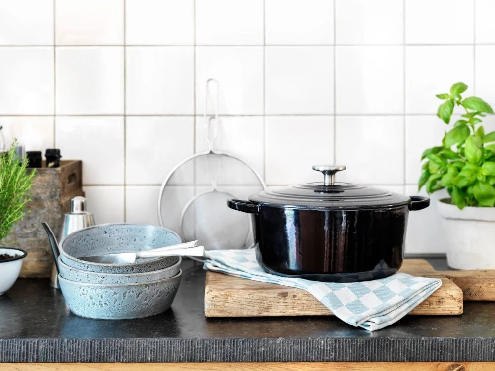 BK Cookware Set Bourgogne Jet Black Cast Iron 3-piece - Casserole ø 24, 28 cm & Grill Pan 26x26 cm - Suitable for All Heat Sources