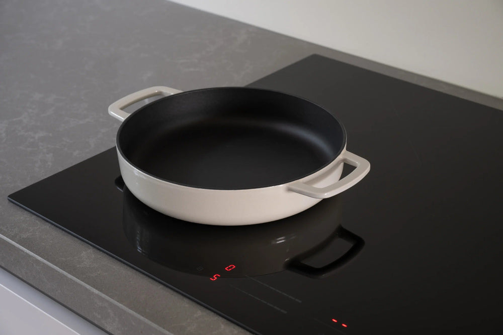 Combekk Koekenpan Skillet met 2 grepen Gietijzer Sand ø 28 cm - sfeerbeeld 5