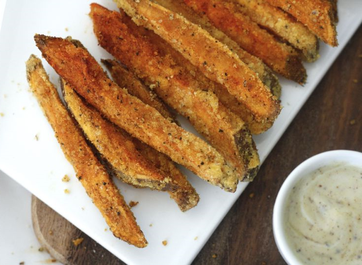 ¡Fritas caseras recién salidas del horno!