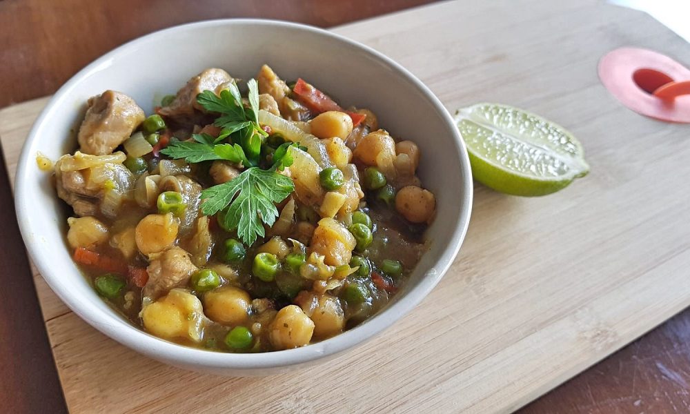 A flavourful and nourishing dish with chicken, chickpeas and coconut milk