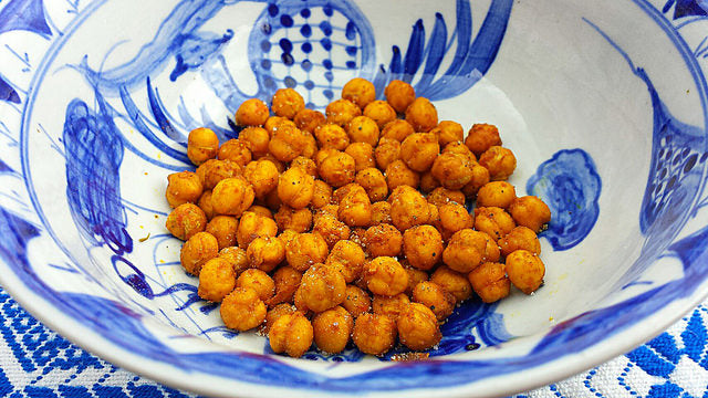 Crispy chickpeas with a spicy spice blend