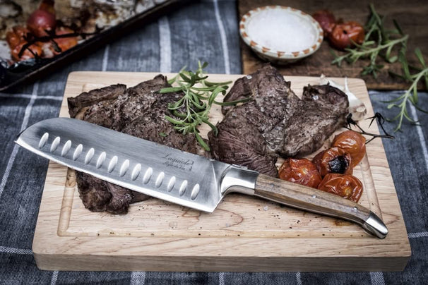 Cuchillo Santoku Laguiole Style de Vie Madera de olivo con tabla de cortar