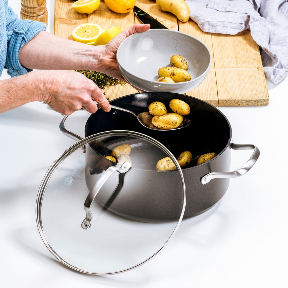 GreenPan Pannenset Copenhagen Zwart 3-delig - Steelpan ø 16 cm, Kookpan ø 18 & 20 cm - sfeerbeeld 4
