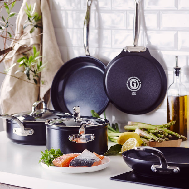 GreenPan Saucepan with 2 Pouring Spouts Barcelona Pro Black ø 16 cm / 1.6 L - Ceramic Non-Stick Coating
