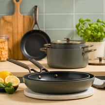 KitchenAid Kookpan Advanced Juniper Black ø 24 cm / 4.9 Liter - sfeerbeeld 5